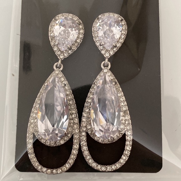 Vivah Crystal Earrings - Picture 5 of 6